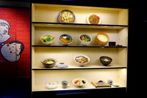 Vitrine eines japanischen Restaurants - nachgebaut im Lindenmuseum Stuttgart