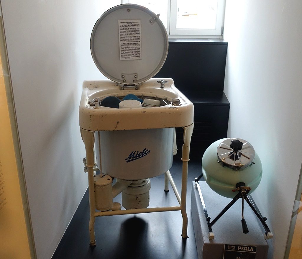 Frauenmuseum Meran: erste Geschirrspülmaschine Europas