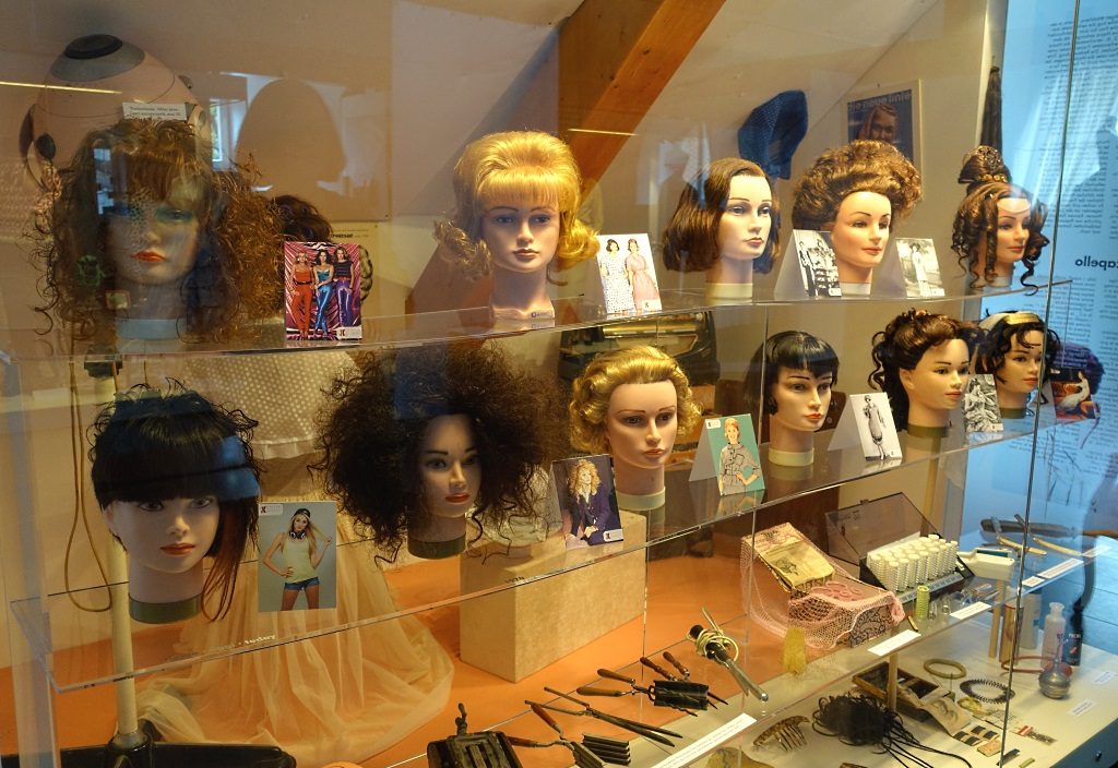 Frauenmuseum Meran: Frisuren