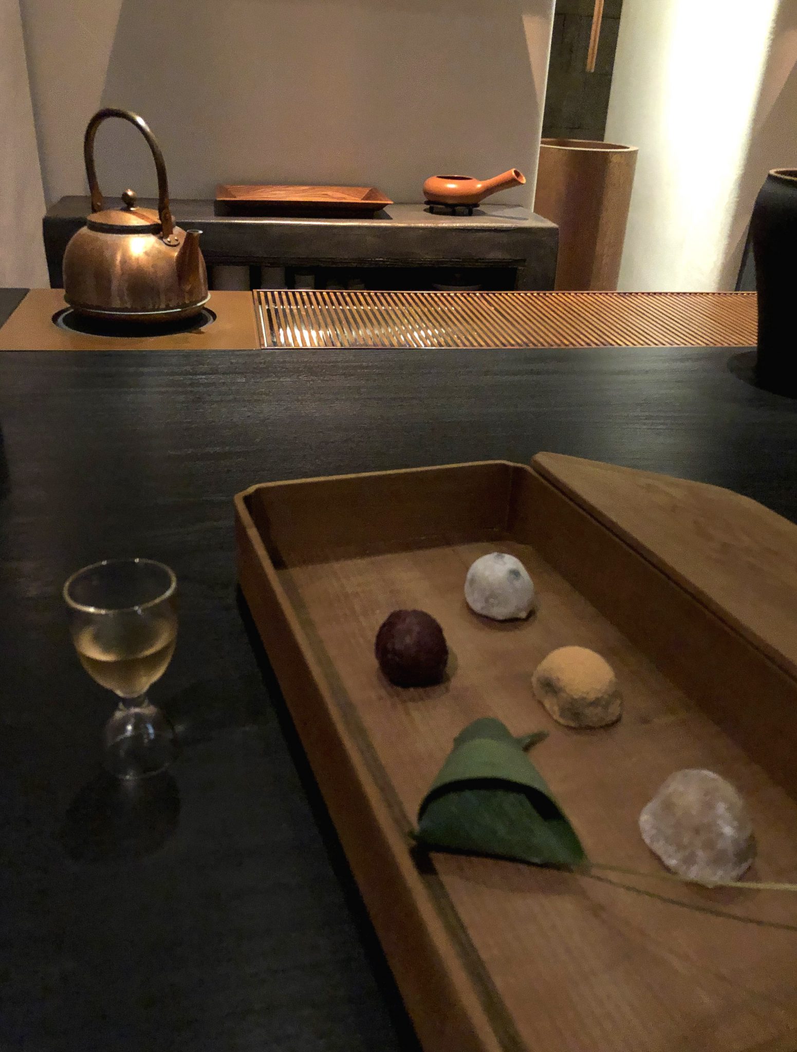 Tee trinken in Paris kulinarische Tipps Kind am Tellerrand